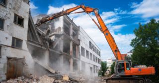 Промышленный демонтаж зданий Азнакаево, цена от 3021 руб.