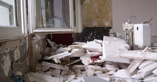 Демонтаж хрущевки в Азнакаево - удаление старых полов и стен по выгодной цене от 1802 рублей.