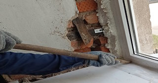 Демонтаж оконных откосов по выгодной цене от 530 руб. в Азнакаево - Сварной-Знк