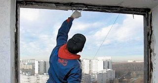 Демонтаж остекления балкона в Азнакаево - цена от 583 руб. - Сварной-Знк